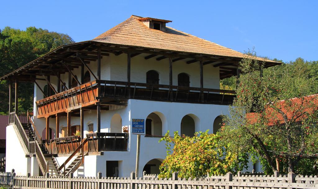 Hotel Casa Cartianu Târgu Jiu Exterior foto
